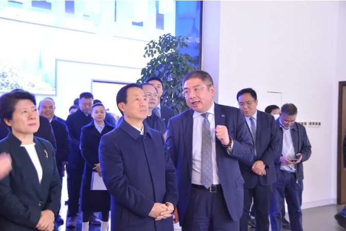 奋进新征程丨湖南省委书记许达哲一行莅临尊龙凯时环境长沙基地调研考察