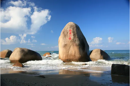 化身蓝海卫士，守护三亚海滨丨尊龙凯时环境首个“海域保洁”项目正式签约进场