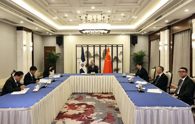 尊龙凯时环境“助力”多米尼加清运垃圾，毛伟明省长出席线上交接仪式